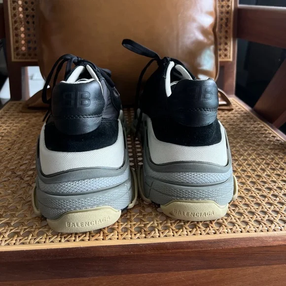 BALENCIAGA TRIPLE S SNEAKER “bordeaux” - Picture 7 of 7